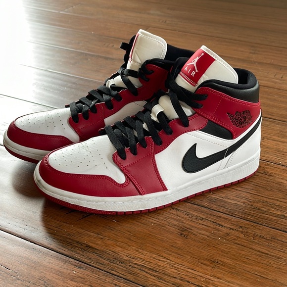 nike jordan mid chicago